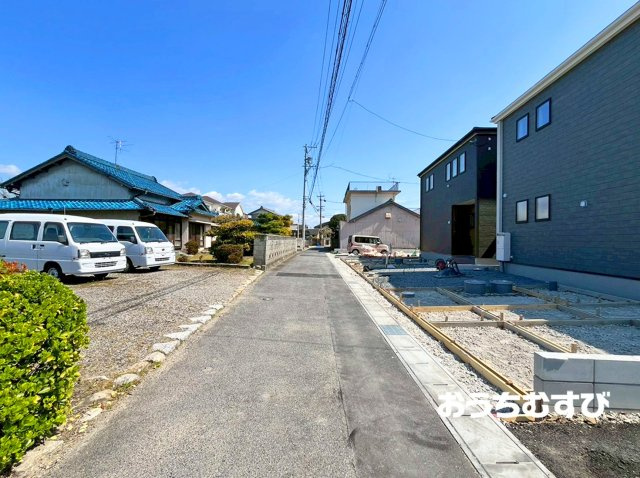 尾張旭市東印場町(全5棟)の前面道路含む現地写真