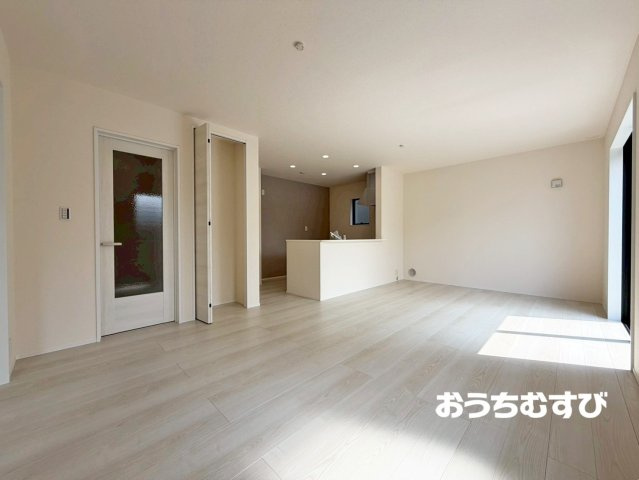 尾張旭市東印場町(全5棟)の居間・リビング