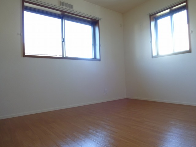 リアン湘南の居間・リビング|別号室の同仕様の参考写真です。