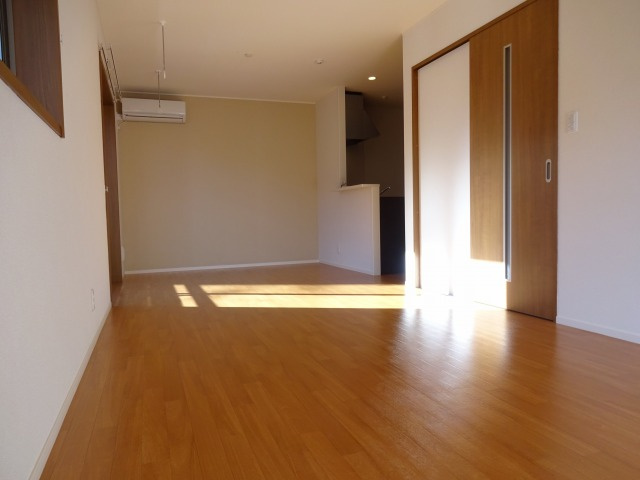 リアン湘南の居間・リビング|別号室の同仕様の参考写真です。