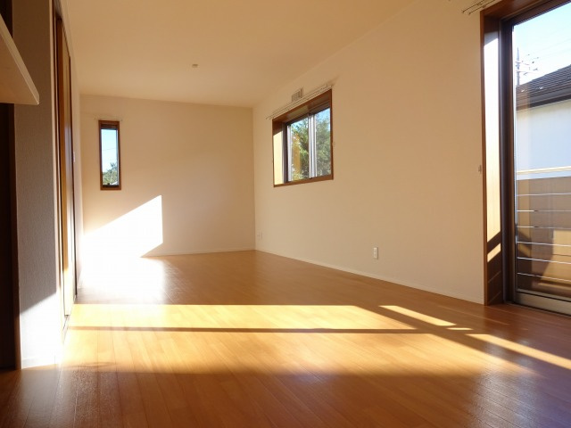 リアン湘南の居間・リビング|別号室の同仕様の参考写真です。