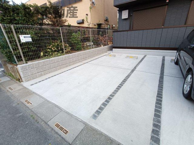 川口市戸塚２丁目のアパートの駐車場