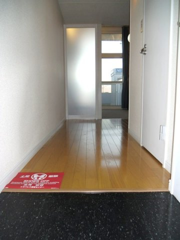 レオパレス毘沙門の玄関|収納もある玄関です