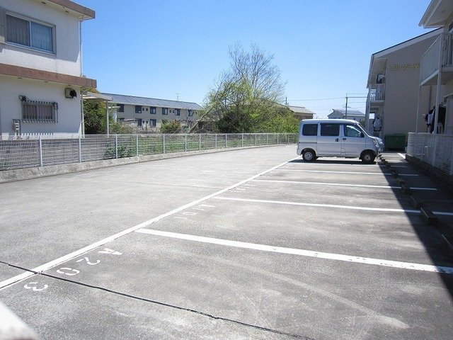 エル・ガーデンＢの駐車場|駐車場があります