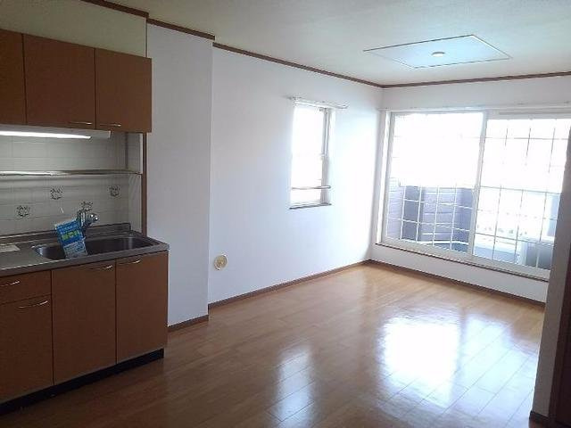 ジョリーパークの居間・リビング|ゆったり過ごせる居間です