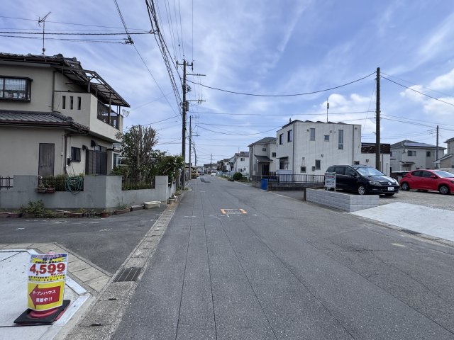 松戸市栄町西５丁目新築戸建【古ヶ崎小学校：9分】の前面道路含む現地写真|南側前面道路・幅員約7.8ｍ