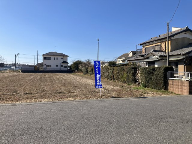 敷地面積７６坪　売地　越谷市平方⑤の外観|更地　敷地面積約７６坪の整形地！建築条件なし！お好きハウスメーカーで建築可能です♪日当たり良好♪　現地（2026年2月）撮影　
