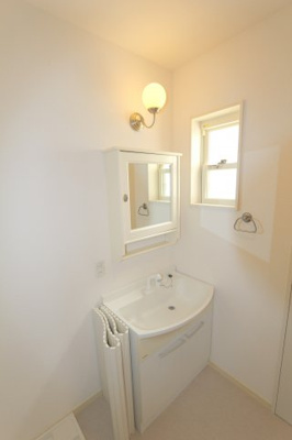 【独立洗面台】 | ノーブルタウン豊中 | ※同タイプの写真となり、実際のお部屋とは異なる場合があります