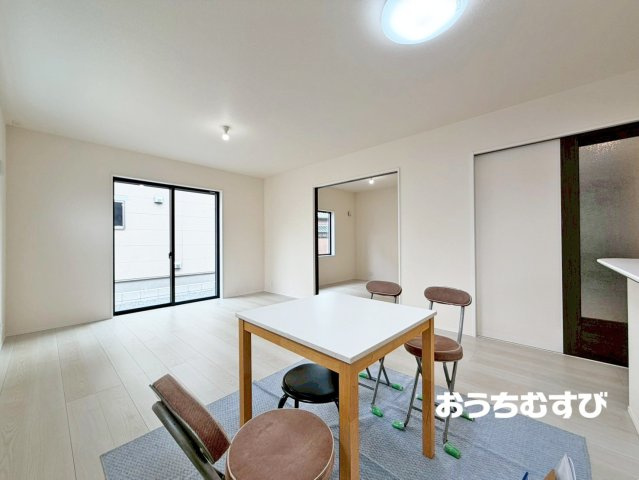 尾張旭市東印場町(全5棟)の前面道路含む現地写真