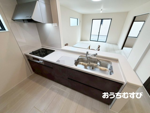 尾張旭市東印場町(全5棟)の前面道路含む現地写真