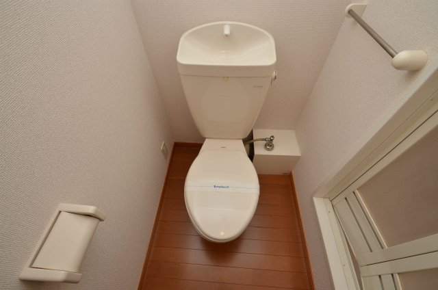 北九州市八幡西区下上津役３丁目のアパートのトイレ