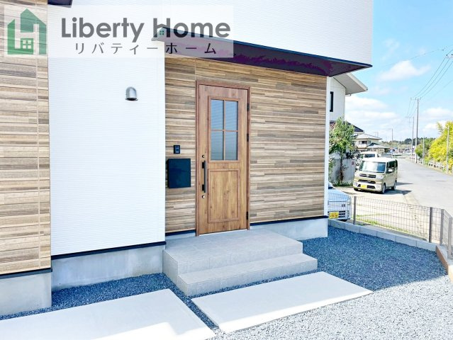 水戸市堀町2期　新築戸建のエントランス