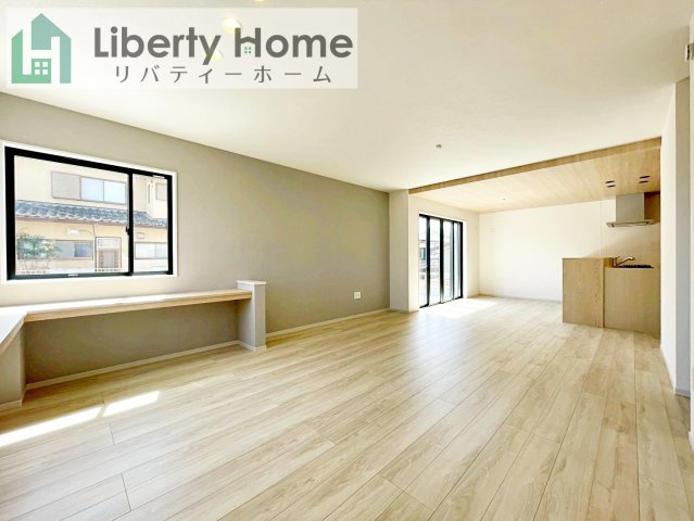 水戸市堀町2期　新築戸建の居間・リビング