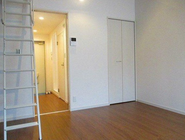 狛江市元和泉１丁目のアパートの居間・リビング