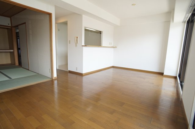 クレア―ル宝塚の居間・リビング