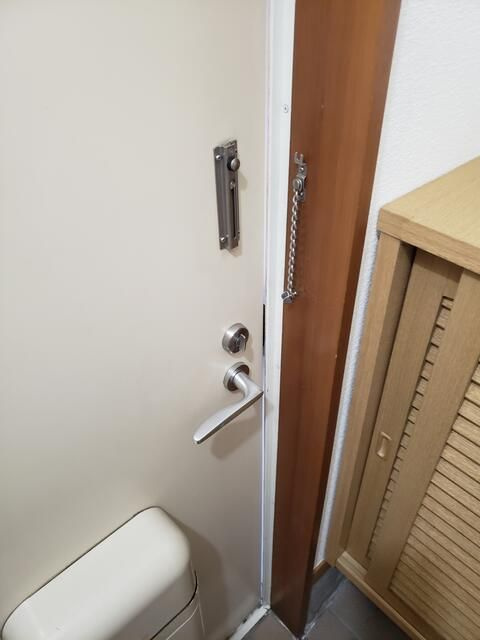 ハピネス２の玄関