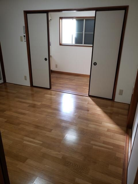 ハピネス２の居間・リビング