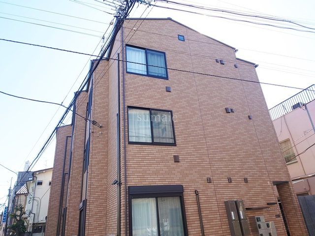 グランクオール赤羽の外観|３階建てです☆