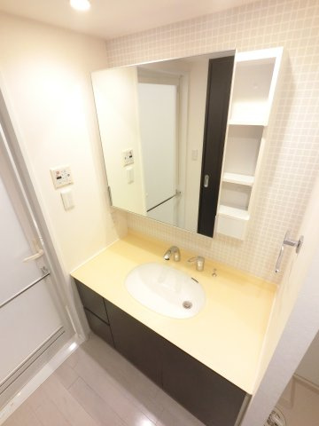 ルネライラタワー船橋の独立洗面台