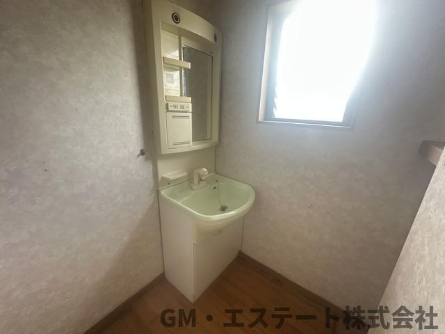 宮崎市波島2丁目　中古住宅の独立洗面台
