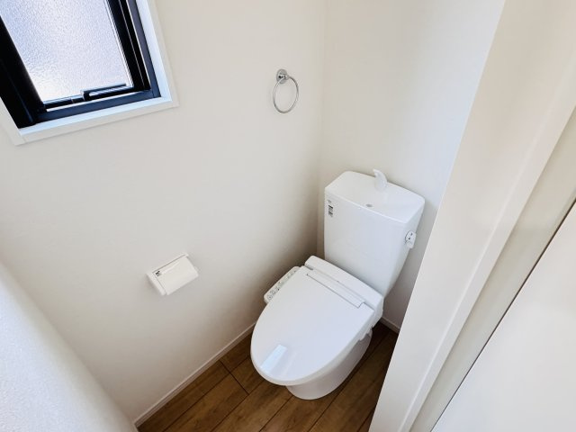 松戸市栄町西５丁目新築戸建【古ヶ崎小学校：9分】のトイレ|温水洗浄暖房便座つきトイレ