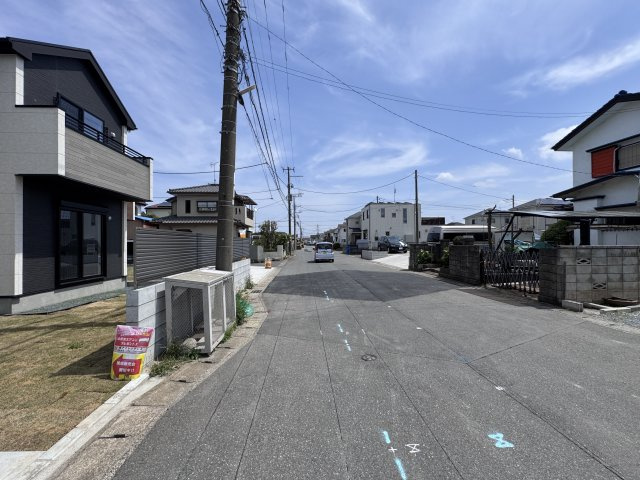 松戸市栄町西５丁目新築戸建【古ヶ崎小学校：9分】の前面道路含む現地写真|南側前面道路・幅員約7.8ｍ