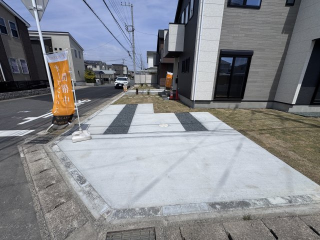 松戸市栄町西５丁目新築戸建【古ヶ崎小学校：9分】の駐車場|2号棟駐車スペース・並列2台駐車可