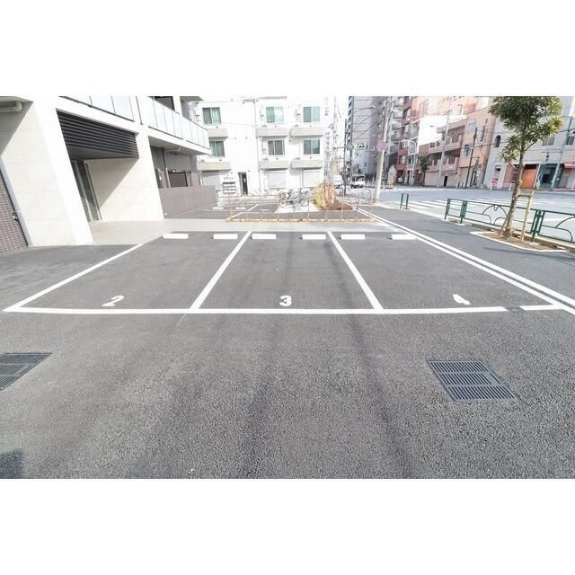 グランカーサ三ノ輪Ⅳの駐車場