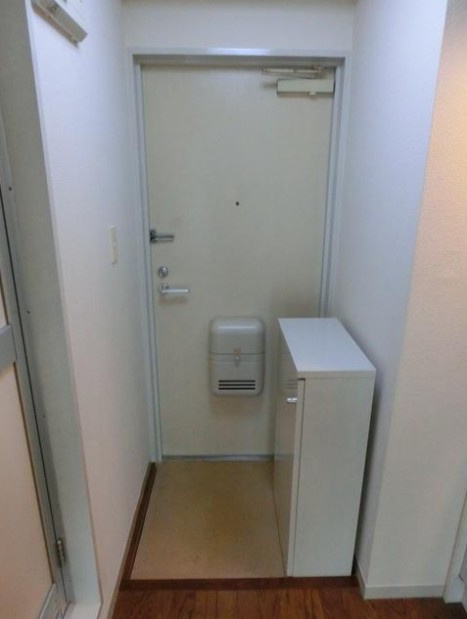 モンテローザ中野の玄関