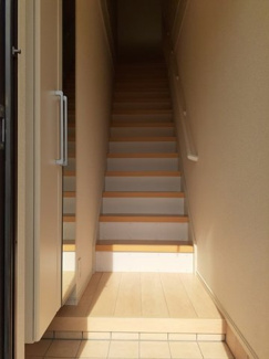 【玄関】 | Ｇｒｉｍｍ・ｈｉｌｌ　Ｂ | きれいな玄関です