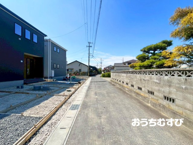 尾張旭市東印場町(全5棟)の前面道路含む現地写真