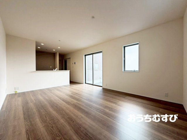 尾張旭市東印場町(全5棟)の居間・リビング