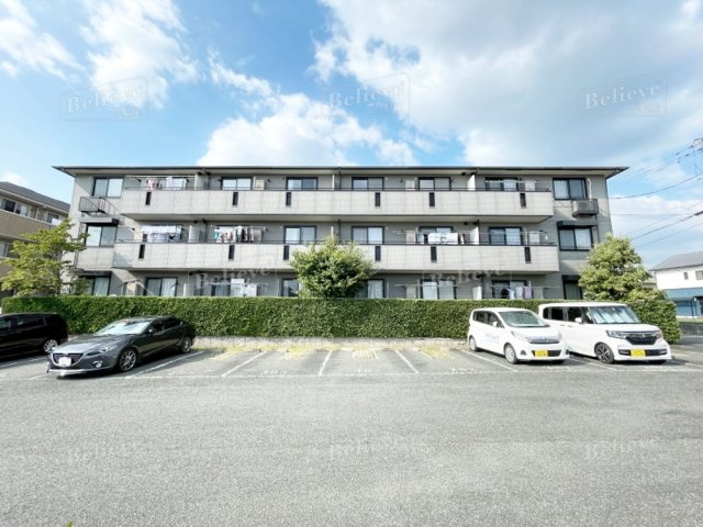 ハウスフリーデⅡの駐車場|駐車スペースもあります☆