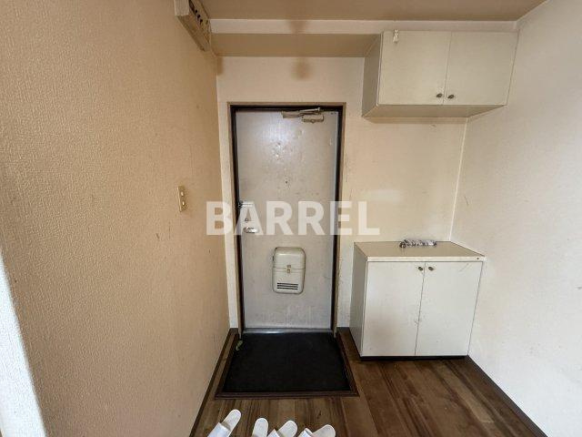 メゾンカッサ庄内の玄関