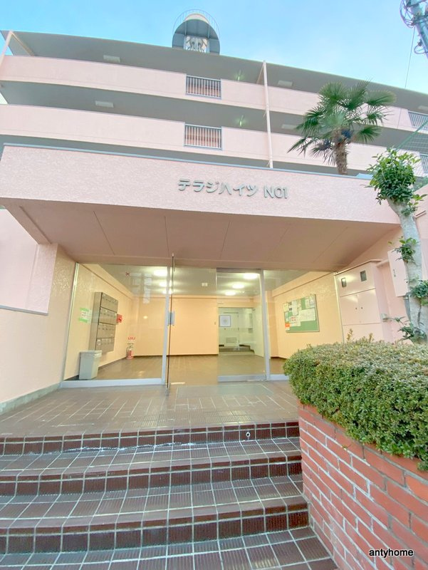 テラジハイツ　仲介手数料無料のエントランス