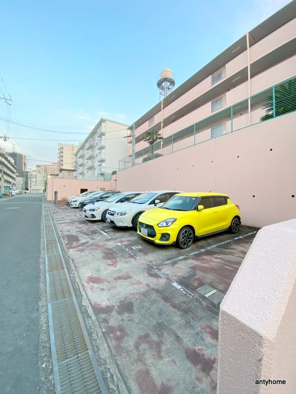 テラジハイツ　仲介手数料無料の駐車場