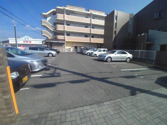 グランドシャリオの駐車場