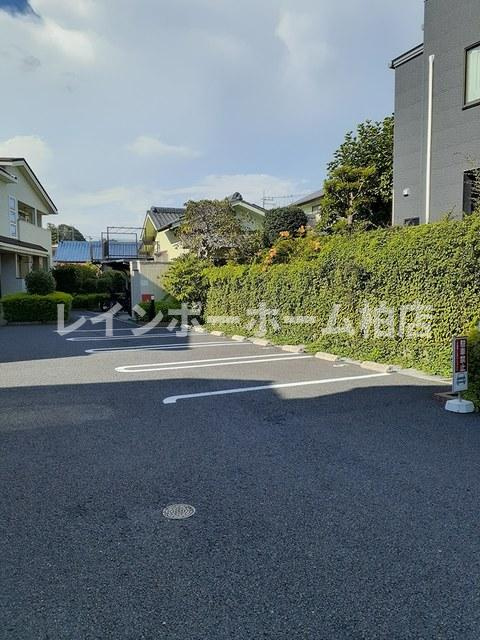 【非対面対応】接客・申込・契約オンライン！LINE×相談可！の駐車場|駐車場があるので、車を買う予定の方も安心です