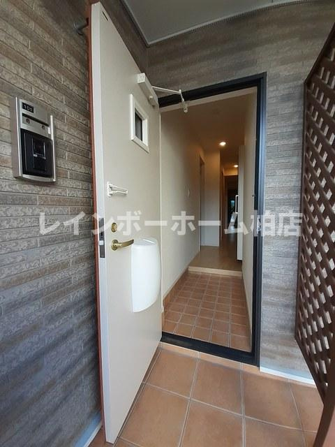 【非対面対応】接客・申込・契約オンライン！LINE×相談可！の玄関|明るい玄関です