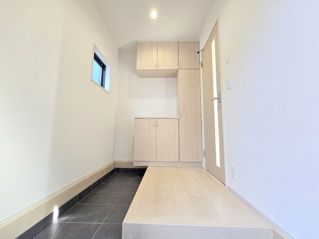 羽村市小作台4丁目　全6棟の玄関