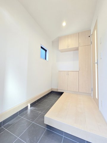 羽村市小作台4丁目　全6棟の玄関