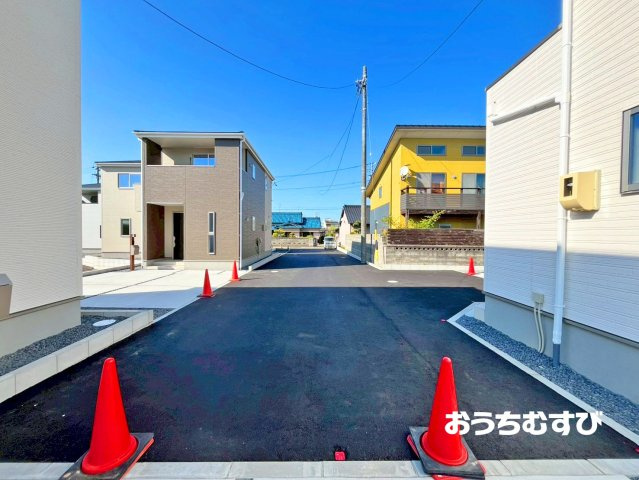 尾張旭市東印場町(全5棟)の前面道路含む現地写真