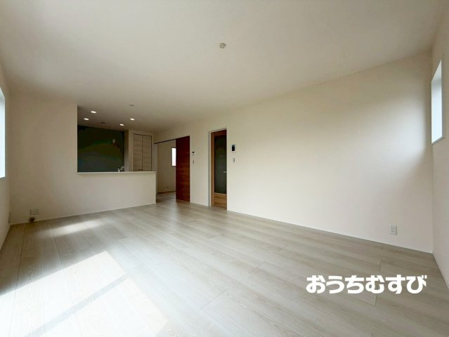 尾張旭市東印場町(全5棟)の居間・リビング