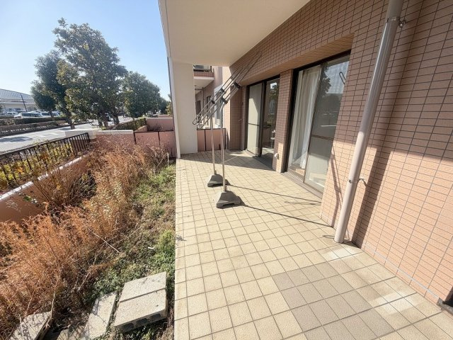 ウッドパーク吉川きよみ野　C棟の庭|専用庭・テラス付で、お子さまの遊び場や家族のくつろぎスペースとしても活躍します