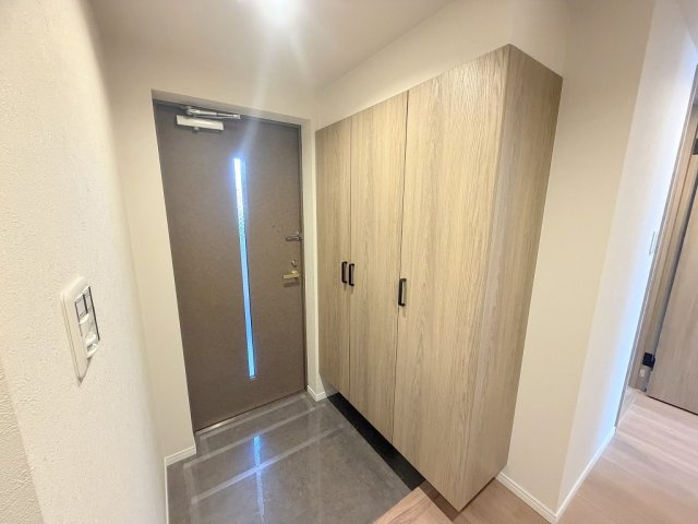 ウッドパーク吉川きよみ野　C棟の玄関|トールタイプのシューズボックスでたっぷり収納出来ます