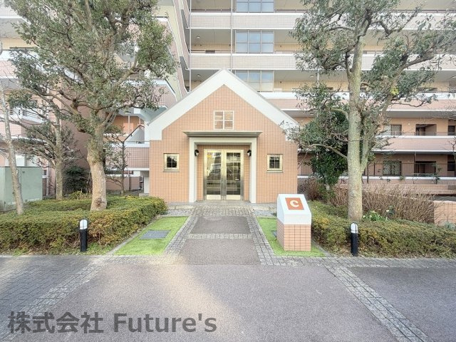 ウッドパーク吉川きよみ野　C棟|マンションエントランスの写真です