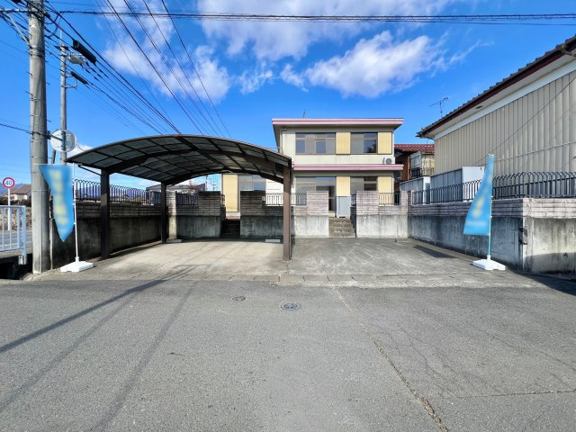 高崎市中里町の外観|カーポート付き◎
駐車スペース４台可♪