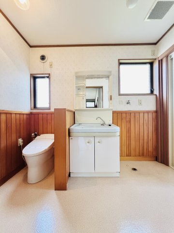 高崎市四ツ屋のその他共用部分|広々とした空間の洗面脱衣所◎