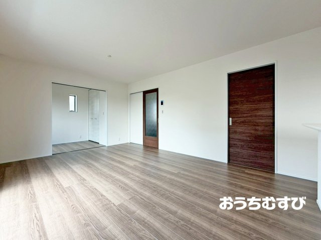 尾張旭市東印場町(全5棟)の前面道路含む現地写真