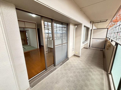 【バルコニー】 | コート北野田サウスヒルズＳ棟 | 【バルコニー】開放感のあるバルコニーです♪お洗濯も楽々快適に干せますよ♪南面バルコニーですので、日当たり良好で洗濯物がよく乾きますよ！